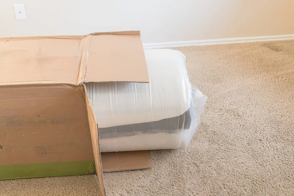 Close-up top view roll-packed spring mattresses unbox on carpet floor background — Stock Photo, Image