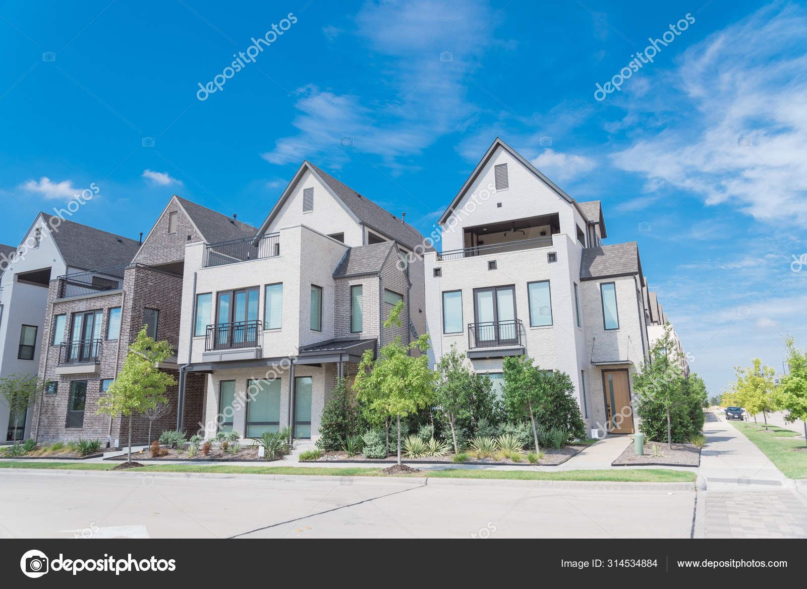 Aprender acerca 76+ imagen casas de dallas texas Abzlocal.mx