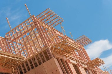 Dallas, Teksas yakınlarında inşaat altında veranda ile çok katlı apartman Yukarı görünümü