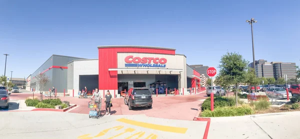 Panorama entrada da loja de armazém Cosco em Churchill Way, Dallas — Fotografia de Stock