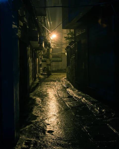 Filtered image empty and dangerous looking urban back-alley at night time in suburbs Hanoi — ストック写真