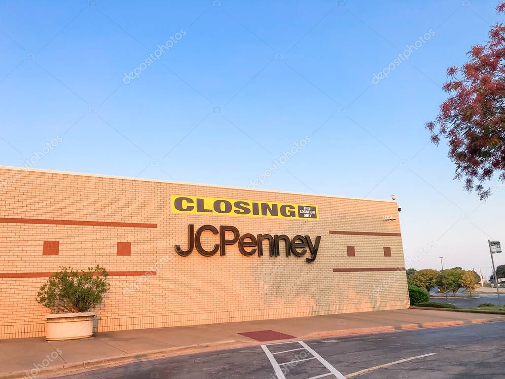 DALLAS, TX, USA-OCT 7, 2020: Closing sign at J.C. Penney store facade building. Coronavirus COVID-19 forced JCPenney filed for bankruptcy protection and is closing many locations national wide