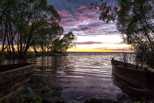 tekneler ile sihirli günbatımı