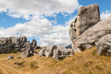 gökyüzü ve kopya alanı ile aşınmış kireçtaşı kayalar, Castle Hill, Yeni Zelanda