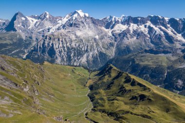 Bernese Alpleri 'nde Eiger, Monch ve Jungfrau tepeleri, İsviçre