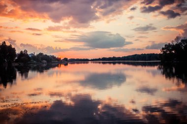 Gün batımı göl manzara, nehir