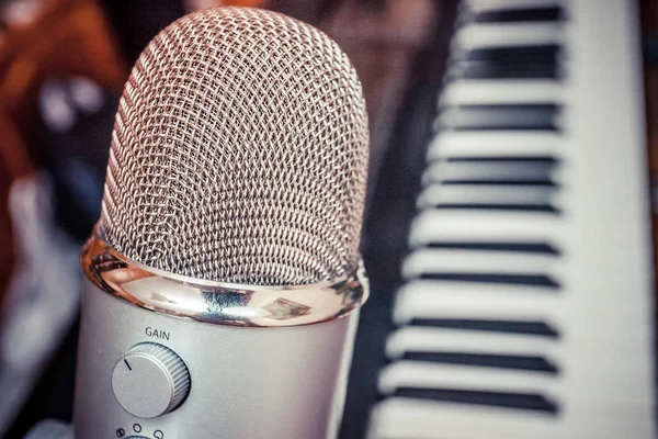Microfone Num Estúdio Gravação — Fotografia de Stock