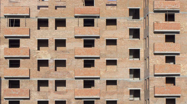 Reinforced concrete wall of a multi-storey building in the process of construction. — Stock Photo, Image