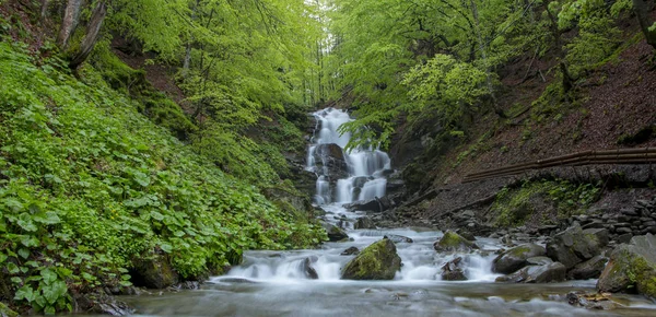 Shipot Shipit - salah satu yang paling indah dan air terjun yang paling penuh — Stok Foto