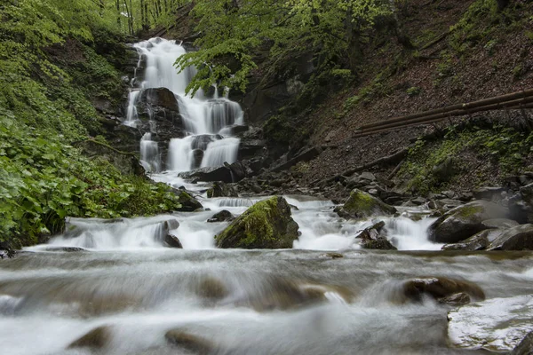 Shipot Shipit - uma das mais belas e mais fluentes cachoeiras — Fotografia de Stock
