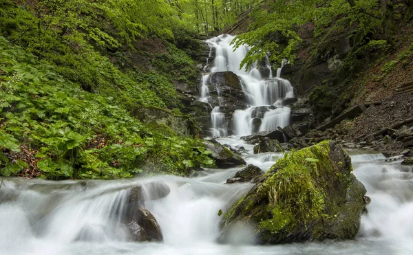 Shipot Shipit - salah satu yang paling indah dan air terjun yang paling penuh — Stok Foto