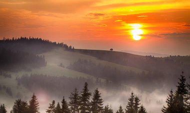 Günbatımı dağlarda, Ukrayna Karpatlar