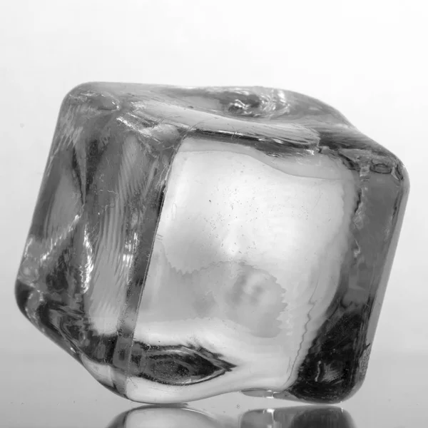 Cubo Hielo Sobre Fondo Blanco Cerca —  Fotos de Stock