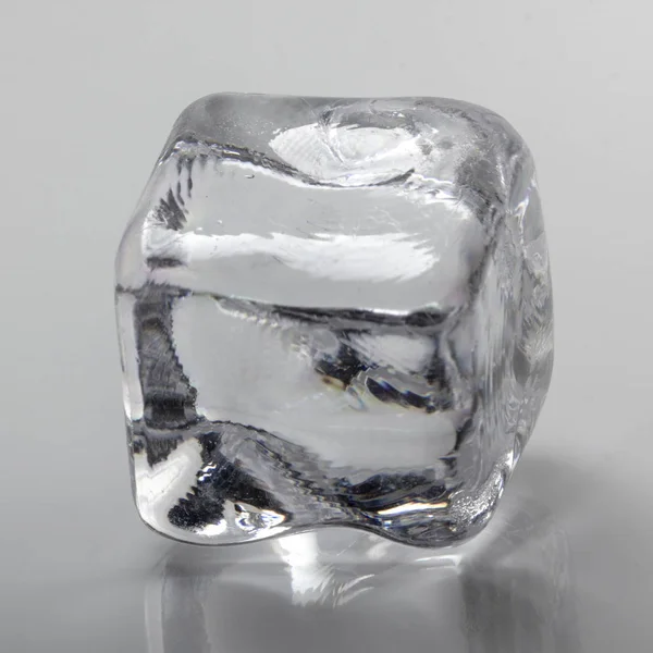 Cubo Hielo Sobre Fondo Blanco Cerca — Foto de Stock