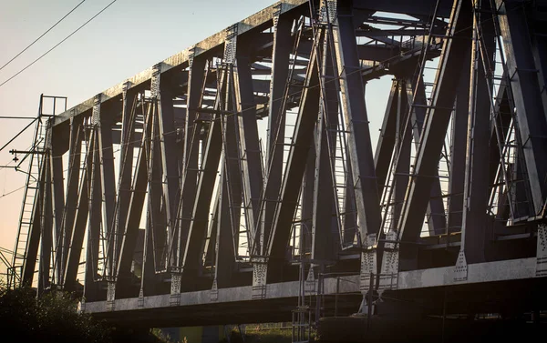 Σιδηροδρομική Γέφυρα Μεταλλικών Κατασκευών Φόντο Ηλιοβασίλεμα Εσωτερικη — Φωτογραφία Αρχείου