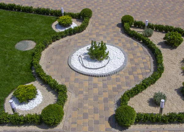 Cobbled Concrete Paving Slab Track Beautifully Manicured Garden Top Wiew — Stock Photo, Image