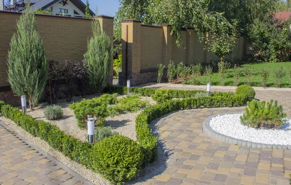 Cobbled Concrete Paving Slab Track Beautifully Manicured Garden Top Wiew — Stock Photo, Image