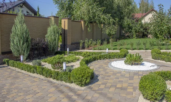 Cobbled Concrete Paving Slab Track Beautifully Manicured Garden Top Wiew — Stock Photo, Image