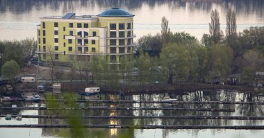 Kiev panorama sol Bankası görünümü
