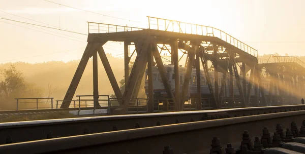 Early Morning Street Foggy Train Riding Railway Bridge — Stock Photo, Image