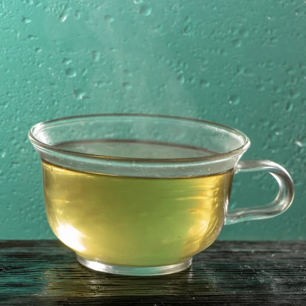 Eine Tasse Grünen Tee Auf Einem Alten Schwarzen Holzschweller Selektiver — Stockfoto