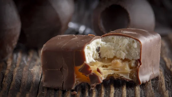 Chocolade Snoepjes Een Houten Achtergrond Close — Stockfoto