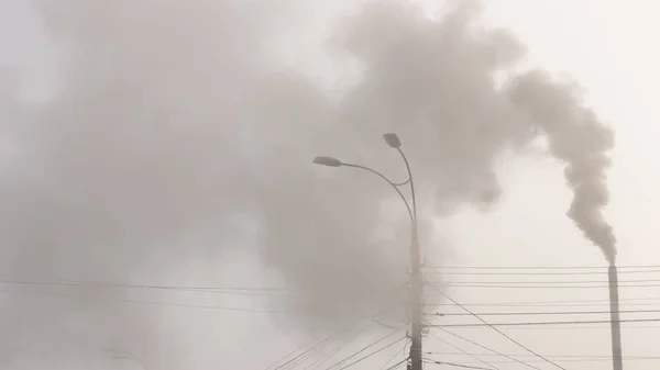 Tubo Planta Emite Substâncias Nocivas Para Atmosfera Close Fundo Céu — Fotografia de Stock