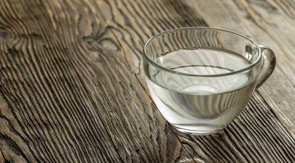 Vintage Filter Koud Glas Water Houten Tafel Een Restaurant — Stockfoto