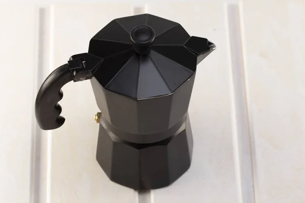 Cafetière Italienne Noire Sur Fond Blanc Bois Wiev — Photo