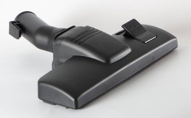 Elektrik süpürgesi beyaz bir arka plan üzerinde siyah meme yakın çekim