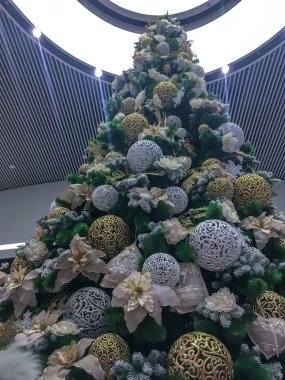 Süslü Noel ağacı doku asılı kırmızı önemsiz şey closeup