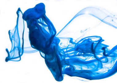 Soyut desen kırmızı mürekkep su damlası düşen yakın çekim