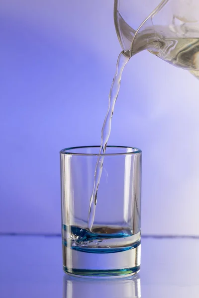 Rent Vatten Hälls Glasbägare Närbild — Stockfoto