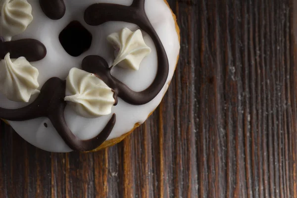 Frischer Donut Serviertauf Dem Alten Holztisch Mit Deutlich Sichtbarer Struktur — Stockfoto