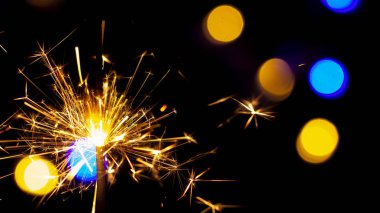 maytap ışıklar Garland bokeh arka plan üzerinde yanan yakın çekim