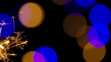 maytap ışıklar Garland bokeh arka plan üzerinde yanan yakın çekim