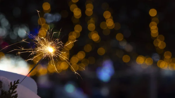 Sparkler Branden Achtergrond Bokeh Van Lichten Van Garland Close — Stockfoto