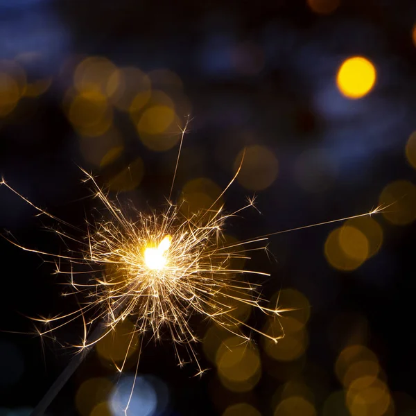 Sparkler Branden Achtergrond Bokeh Van Lichten Van Garland Close — Stockfoto