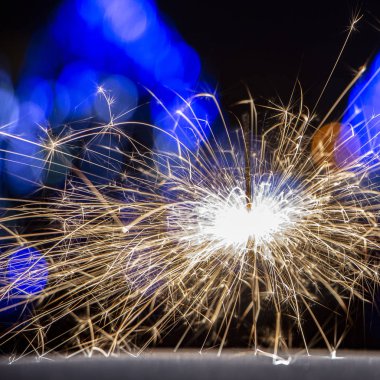 maytap ışıklar Garland bokeh arka plan üzerinde yanan yakın çekim