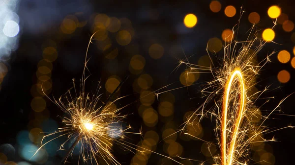 maytap ışıklar Garland bokeh arka plan üzerinde yanan yakın çekim