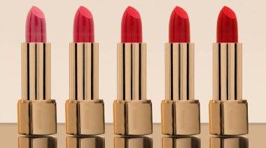 Güzel bir dava parlak bir arka plan üzerinde kırmızı ruj yakın çekim