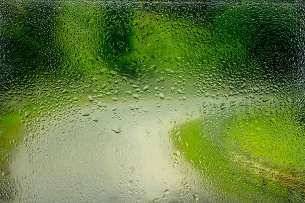 Gouttelettes Eau Sur Panneau Fenêtre Avec Beaux Paysages Déconcentrés Extérieur — Photo