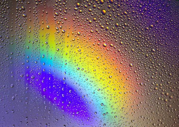 Gotas Agua Vaso Con Reflejo Del Arco Iris Contexto —  Fotos de Stock