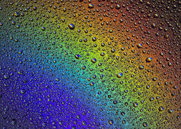 Gotas Agua Vaso Con Reflejo Del Arco Iris Contexto —  Fotos de Stock