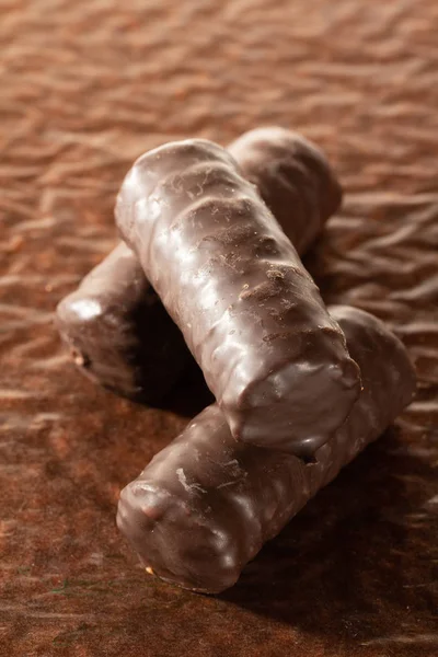 Barras Chocolate Fundo Papel Marrom Fechar — Fotografia de Stock