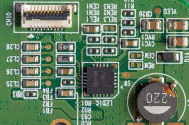 Yeşil bilgisayar kurulu farklı elektronik elemanları ile. doku
