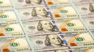 100 dolar dolu bulanık arka plan. İş ve finans. seçici odak. yakın çekim