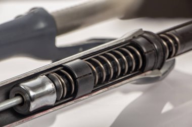 Bisiklet çatal bölümünde, tüm bileşenleri görebilirsiniz