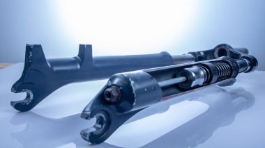 Bisiklet çatal bölümünde, tüm bileşenleri görebilirsiniz