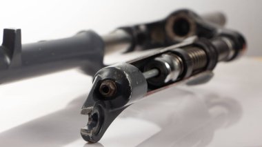 Bisiklet çatal bölümünde, tüm bileşenleri görebilirsiniz